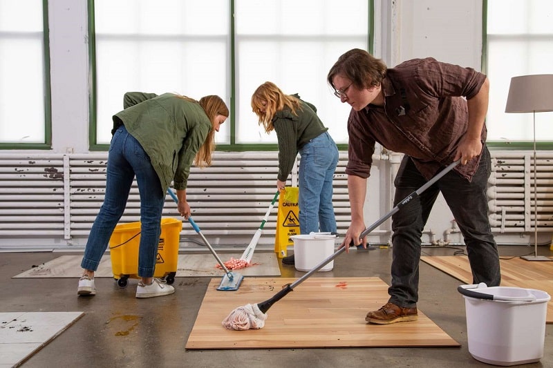 How to Mop (Tips for Mopping the Floor) 